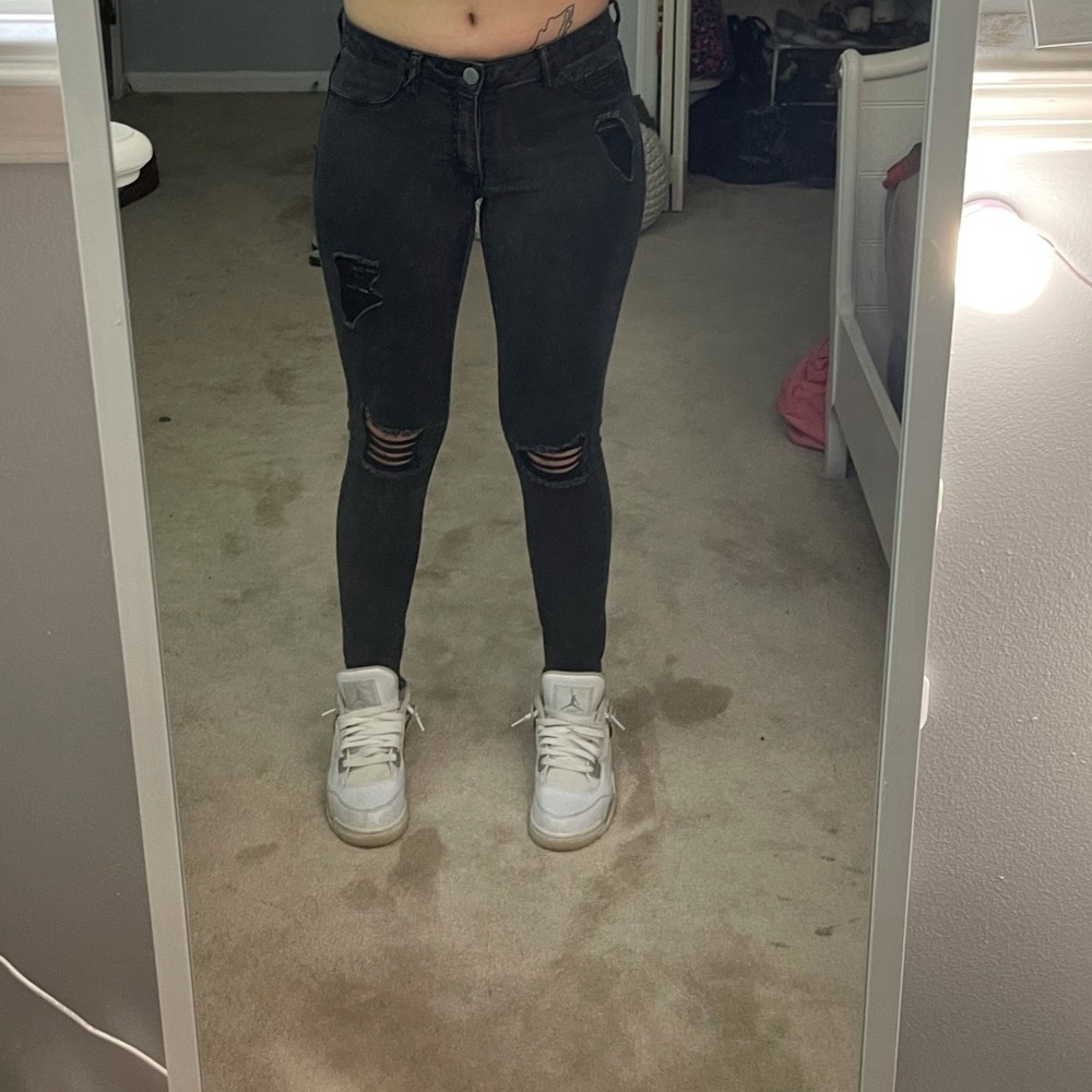 Very cute black ripped jeans